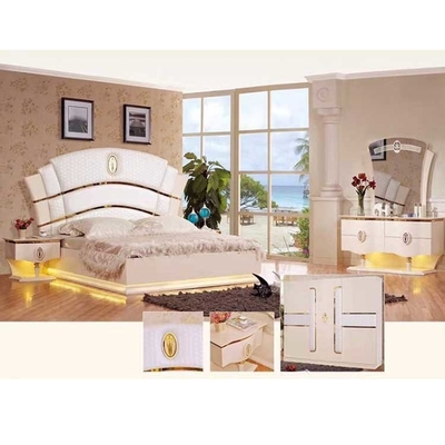 Perabotan Kamar Tidur Fibreboard Kepadatan Menengah 2000 * 1800 * 1680mm Tempat Tidur King